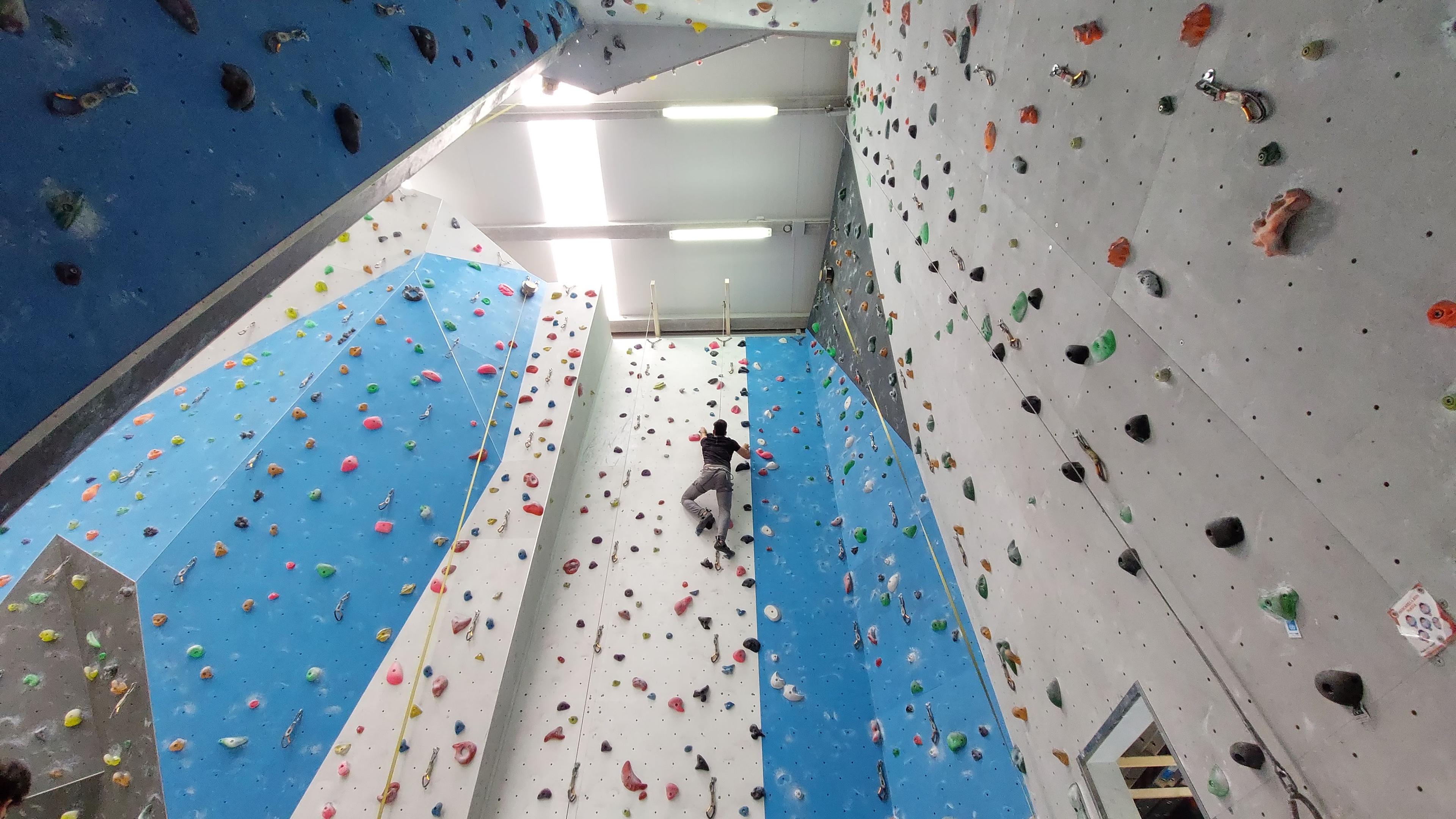 [Blog post] Joaquin rock-climbing